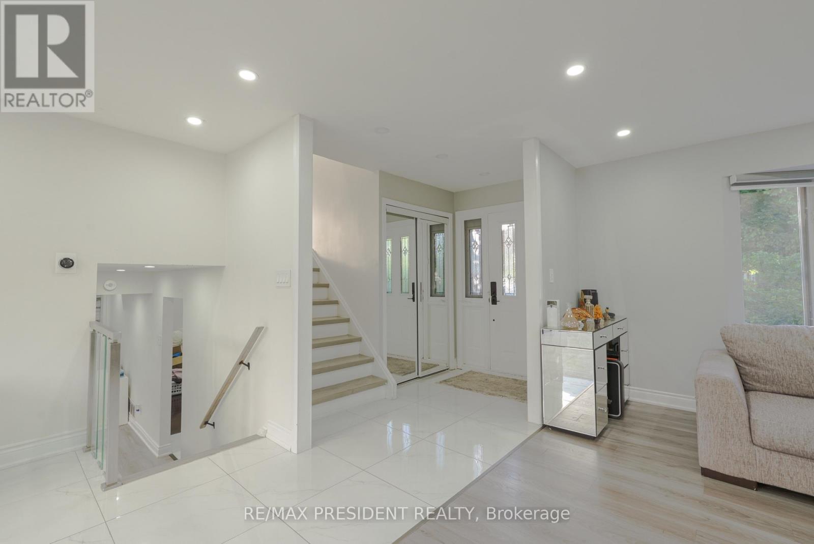 2 Jerome Crescent, Brampton, Ontario  L6S 2H1 - Photo 8 - W13428318