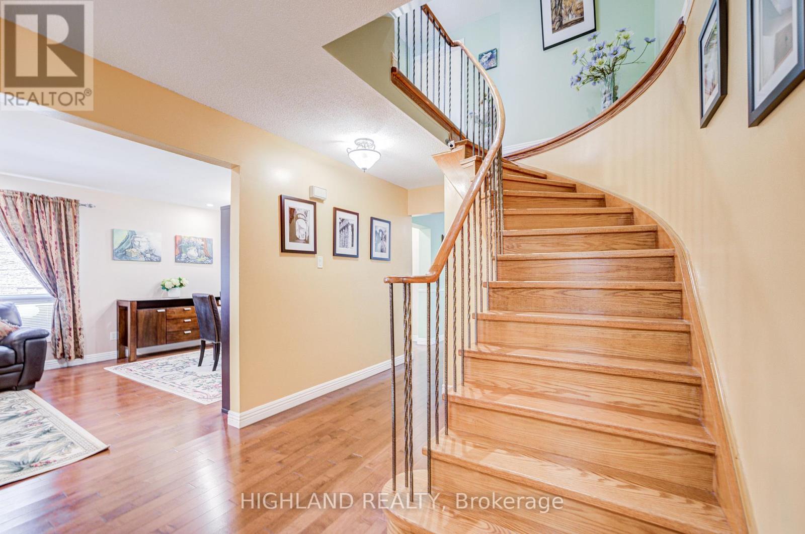 6937 Harris Road, Mississauga, Ontario  L5N 4Z1 - Photo 5 - W13428324