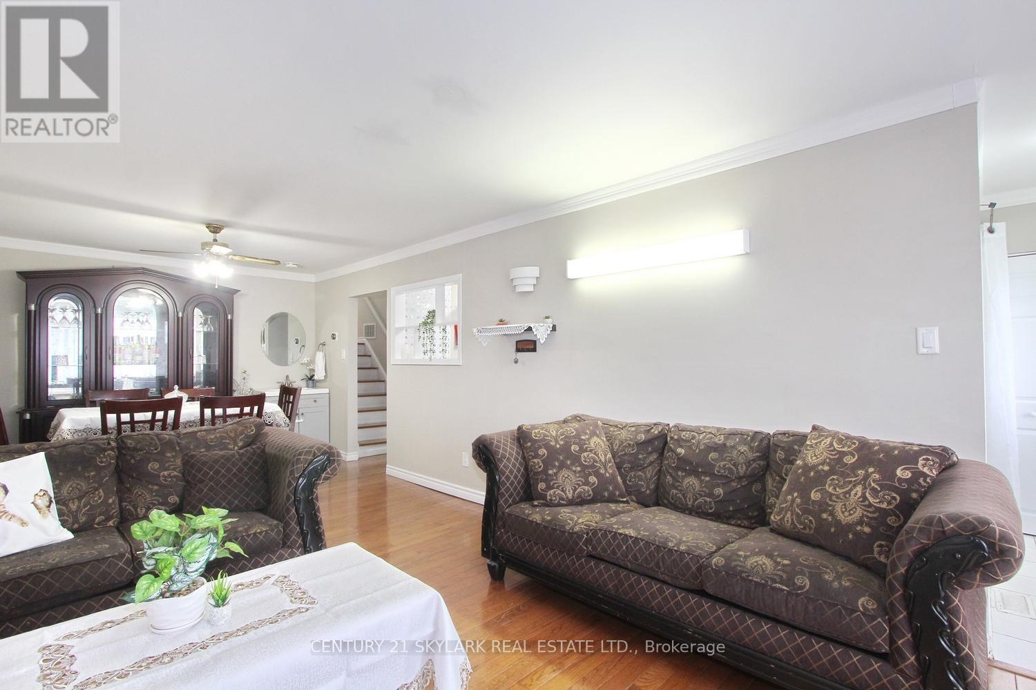 44 Sharon Court, Brampton, Ontario  L6W 3B7 - Photo 7 - W13428362