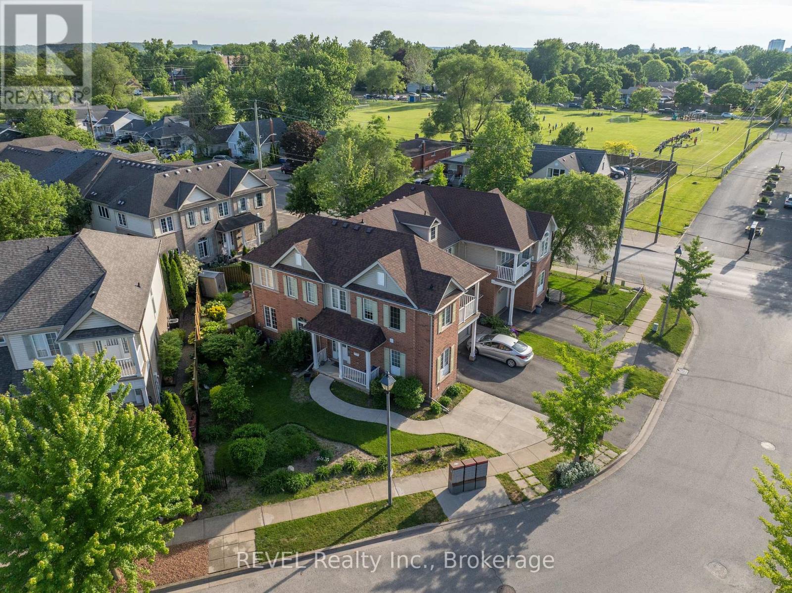 67 Chloe Street, St. Catharines, Ontario  L2P 0A5 - Photo 2 - X13428432