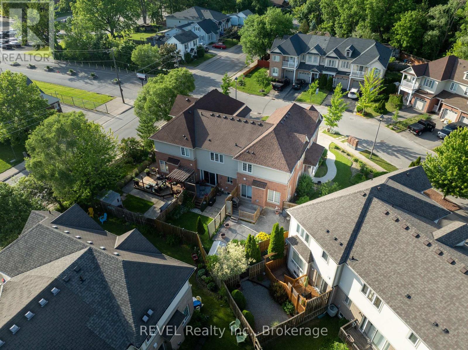 67 Chloe Street, St. Catharines, Ontario  L2P 0A5 - Photo 3 - X13428432