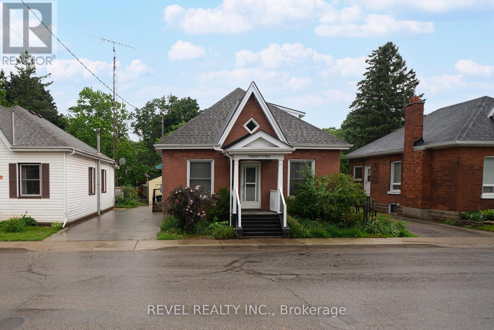 22 Lawrence Street, Brantford, Ontario  N3R 1A7 - Photo 1 - X13428352