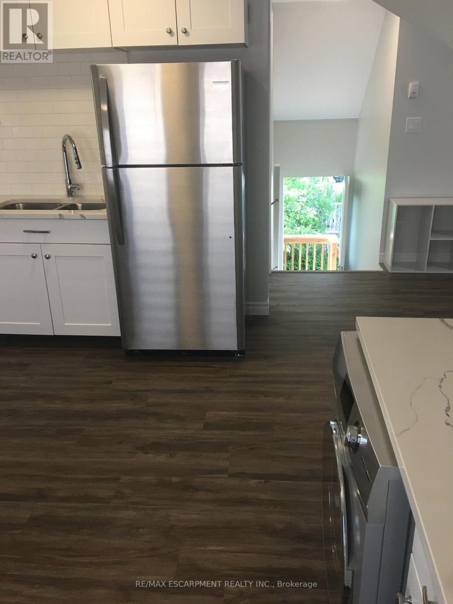 2 - 109 Waterloo Street, Kitchener, Ontario  N2H 3V5 - Photo 2 - X13428370