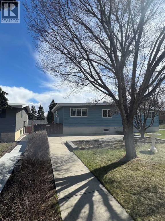 201 Holland Street Nw, Calgary, Alberta T2K 2E9 - Photo 1 - A2305333