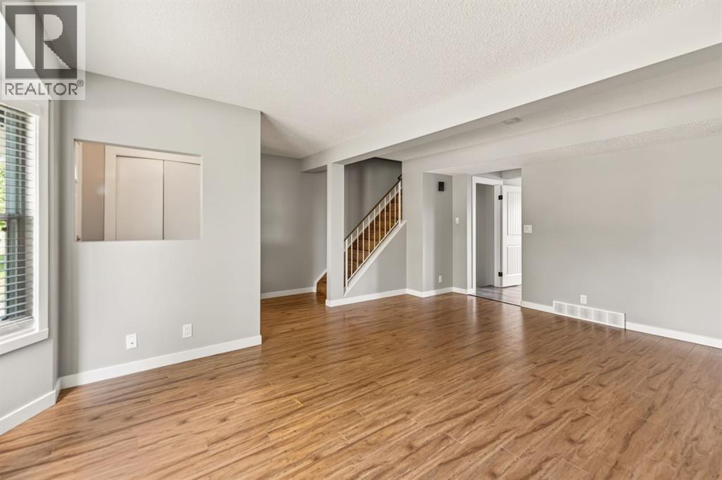 5 Elwell Close, Red Deer, Alberta  T4R 2E2 - Photo 5 - A2319220