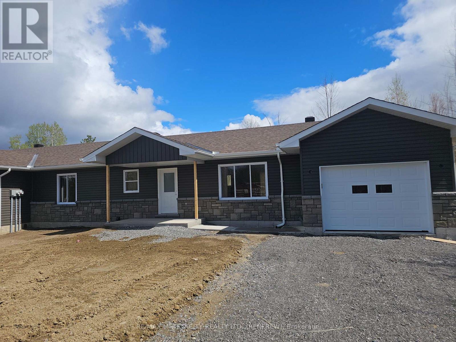A - 321A USBORNE STREET, McNab/Braeside, Ontario