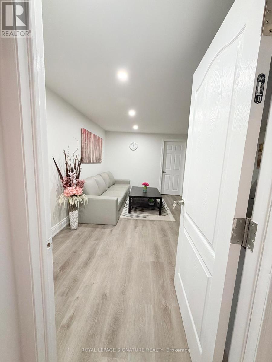 3477 Riverspray Crescent, Mississauga, Ontario  L4Y 3M6 - Photo 10 - W13415356