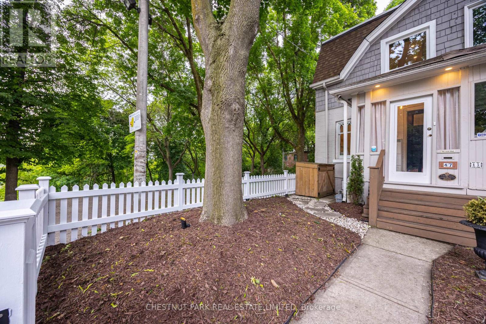 47 Geneva Avenue, Toronto, Ontario  M5A 2J9 - Photo 2 - C13428578