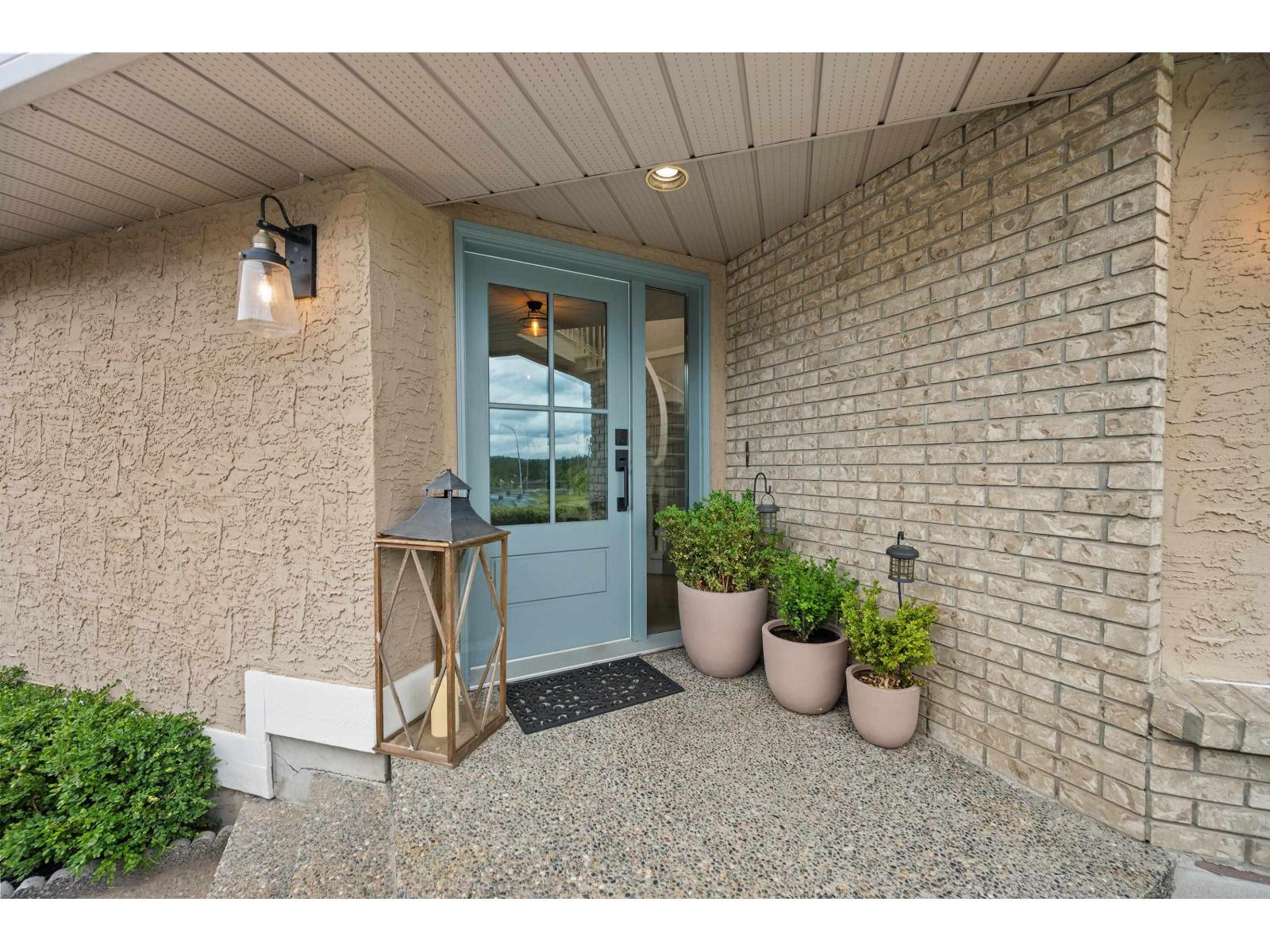 877 166 Street, Surrey, British Columbia  V4A 9C4 - Photo 3 - R3133953