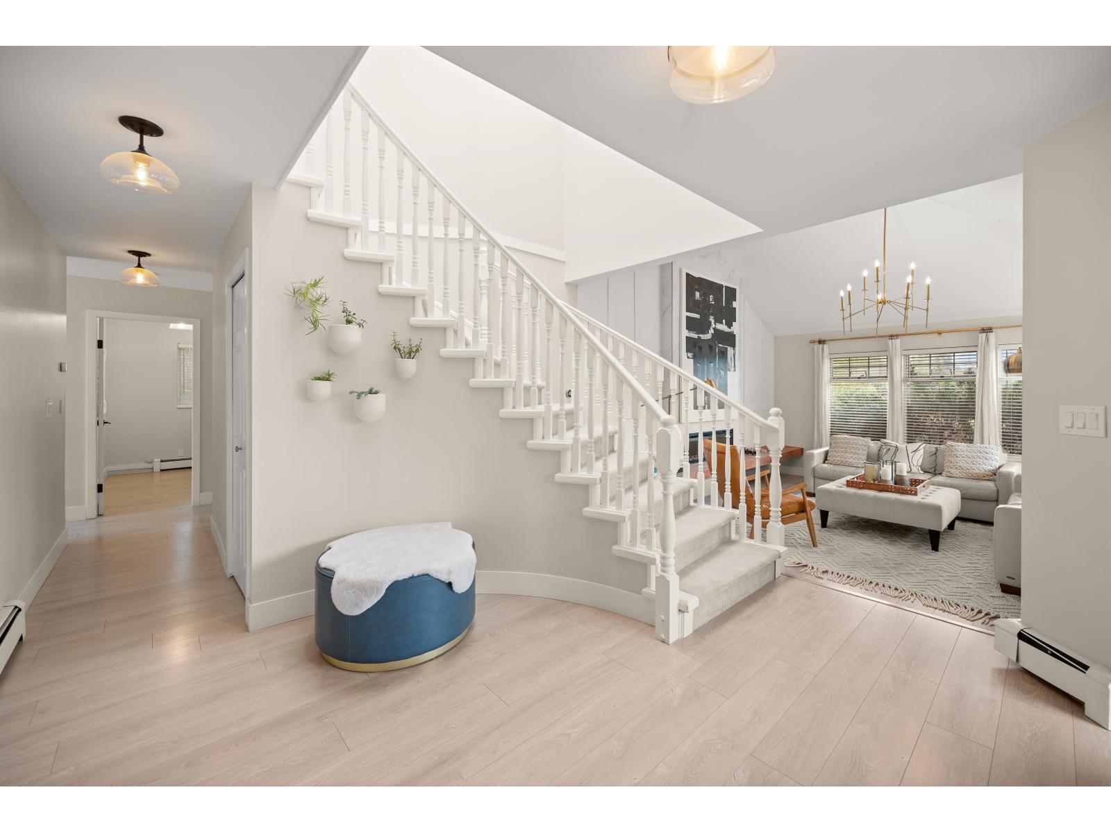 877 166 Street, Surrey, British Columbia  V4A 9C4 - Photo 5 - R3133953