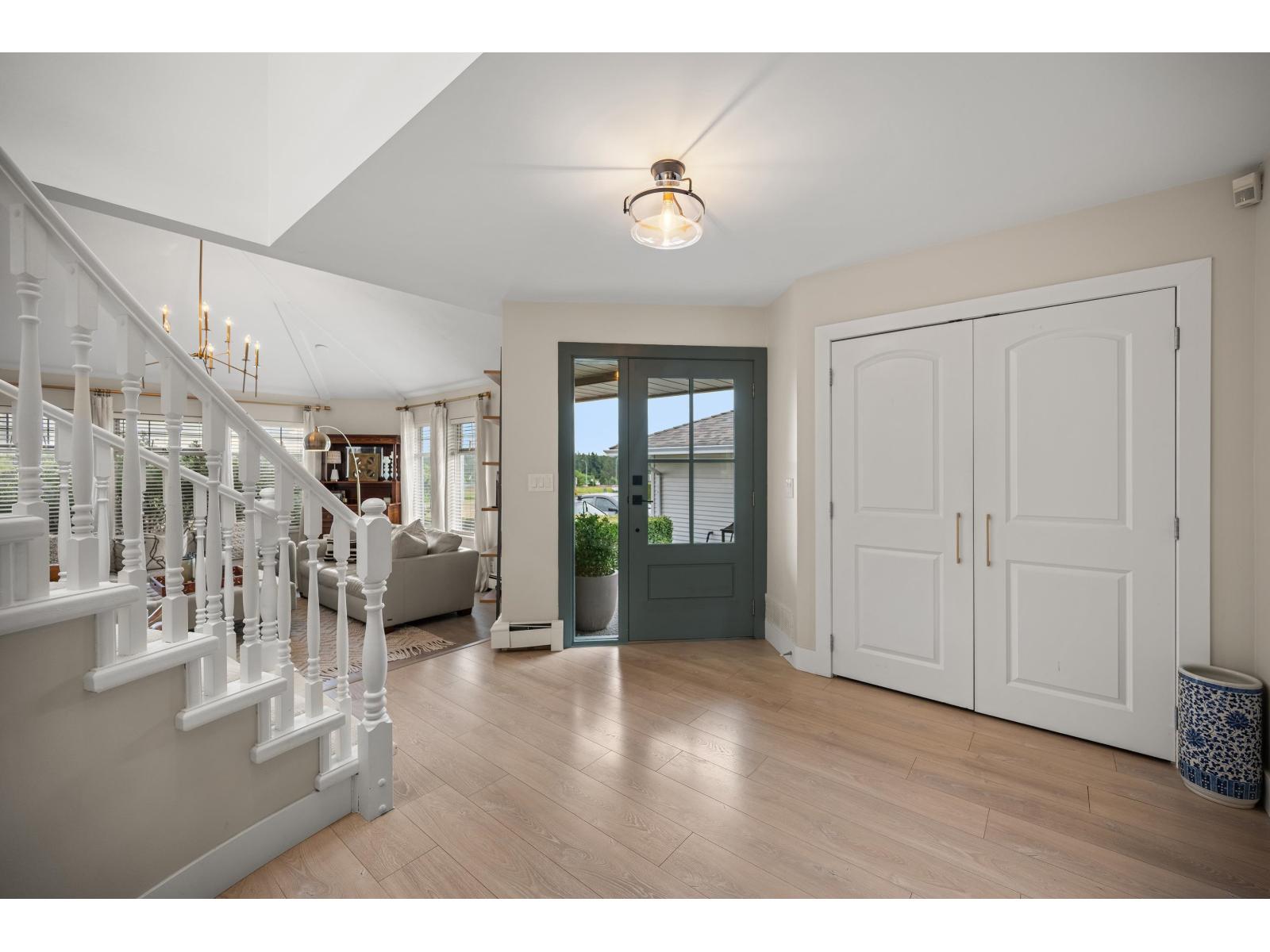 877 166 Street, Surrey, British Columbia  V4A 9C4 - Photo 4 - R3133953