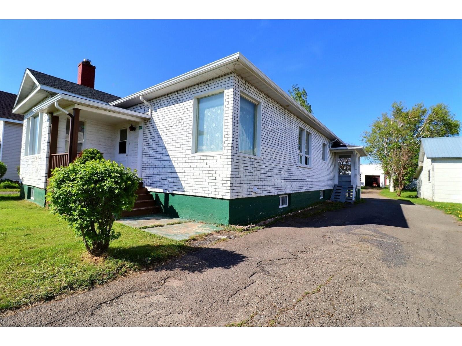 149 Av. de Port-Royal Bonaventure Quebec Canada G0C1E0 3