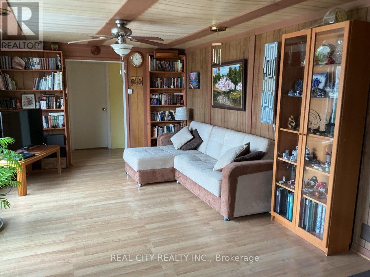 848 Crescent Beach Road Nw, Georgina, Ontario  L4P 3N9 - Photo 5 - N13428528