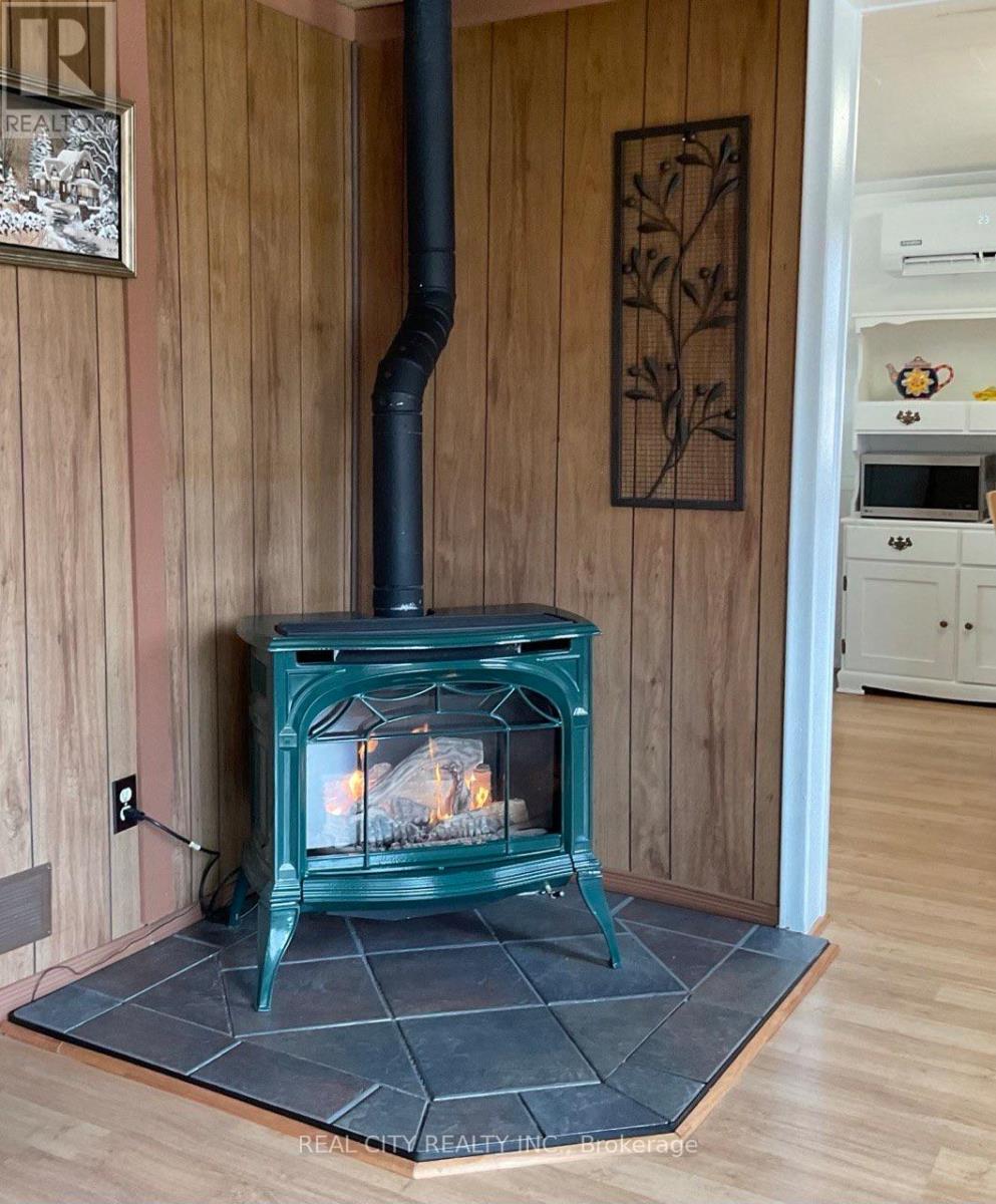 848 Crescent Beach Road Nw, Georgina, Ontario  L4P 3N9 - Photo 6 - N13428528