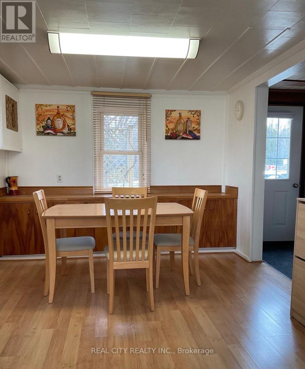 848 Crescent Beach Road Nw, Georgina, Ontario  L4P 3N9 - Photo 7 - N13428528