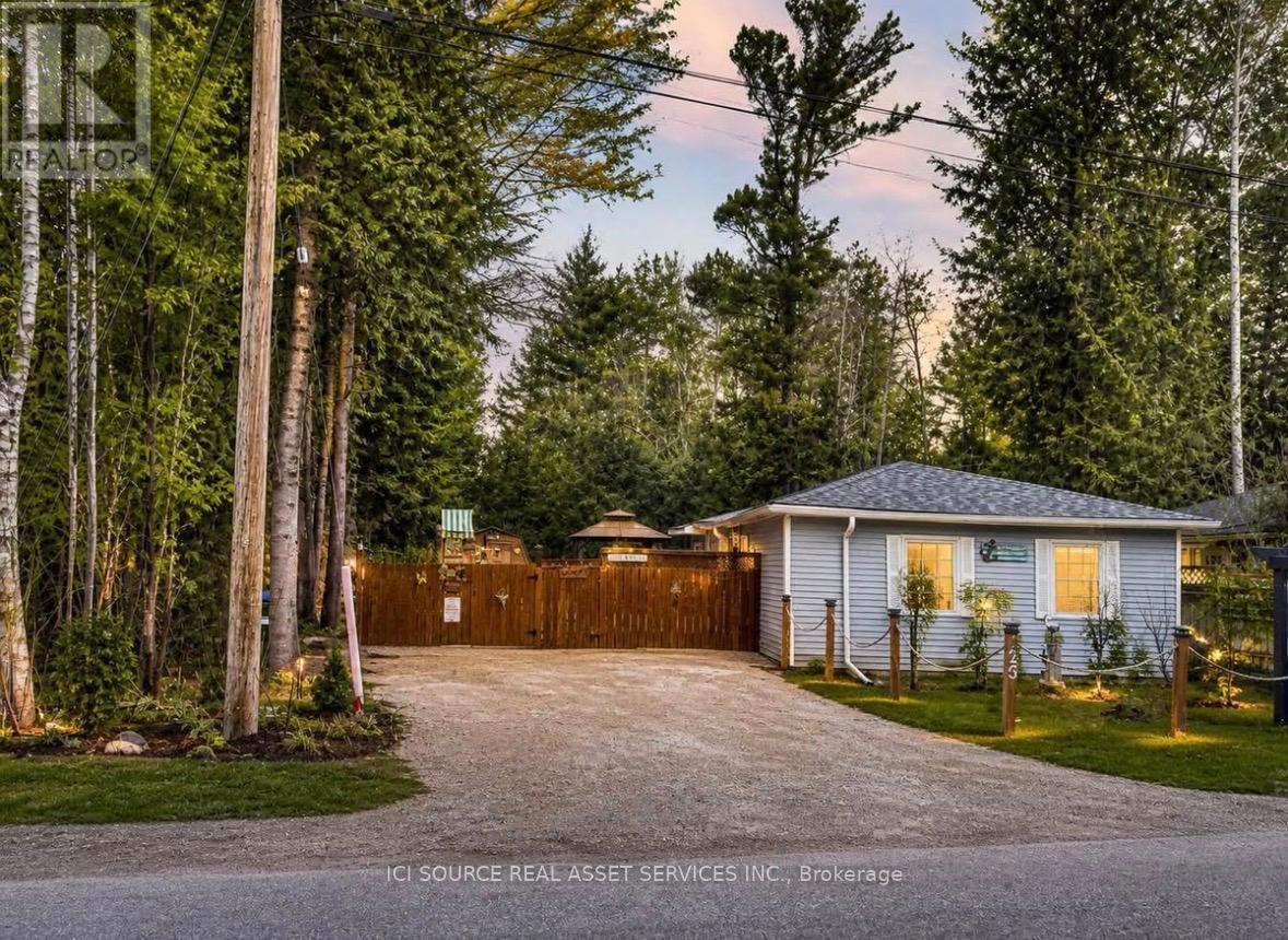 126 Pinecrest Avenue, Wasaga Beach, Ontario  L9Z 1X3 - Photo 2 - S13428602