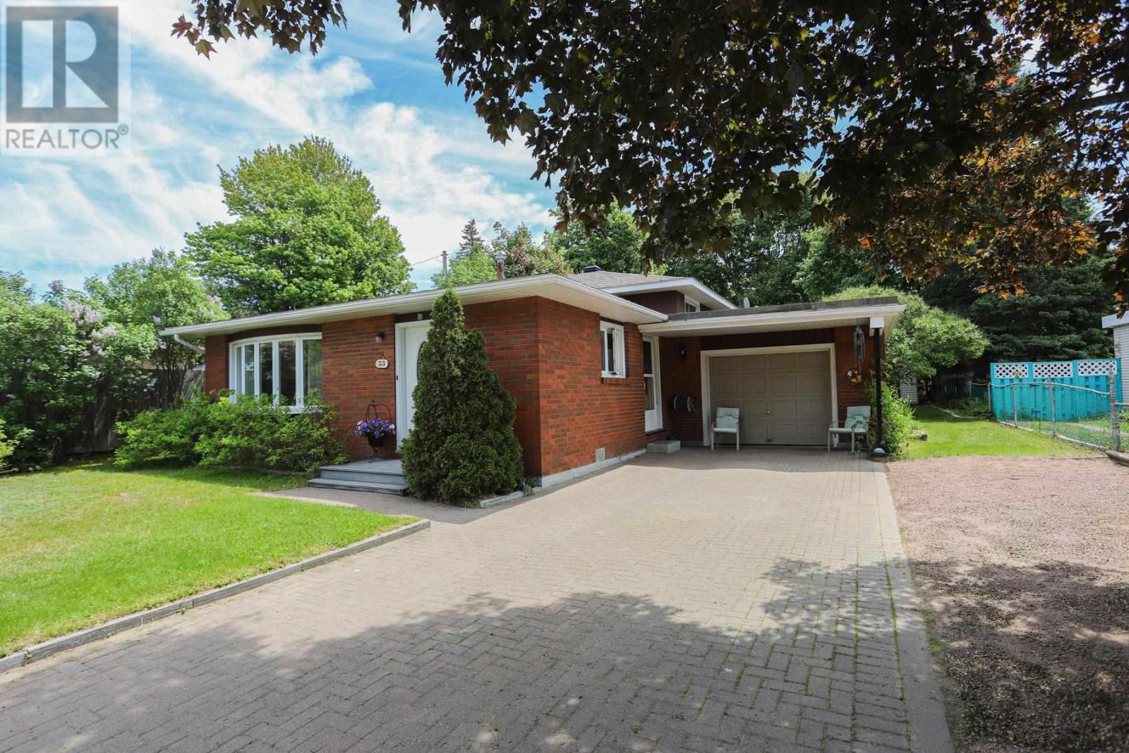 53 Chambers Ave, Sault Ste. Marie, Ontario  P6A 4T9 - Photo 2 - SM261375