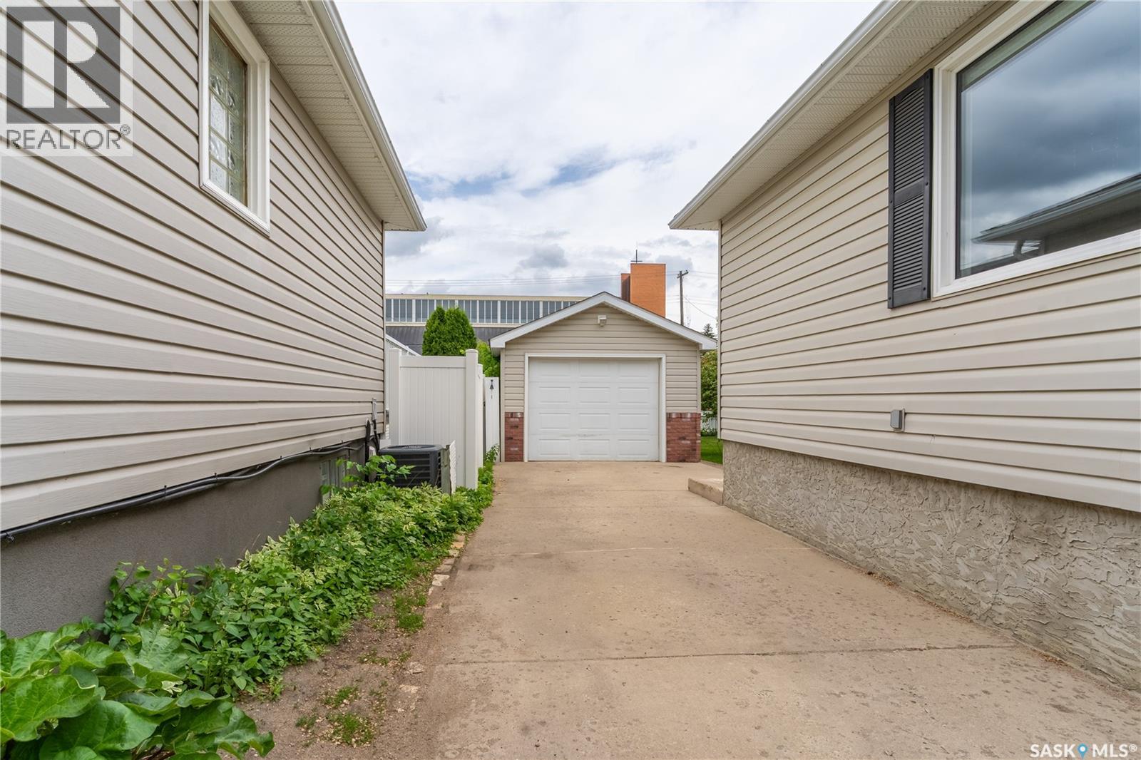 2112 York Avenue, Saskatoon, Saskatchewan  S7J 1H8 - Photo 29 - SK038912