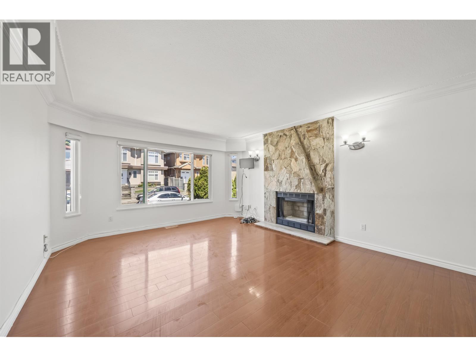 638 E 61st Avenue, Vancouver, British Columbia  V5X 2B9 - Photo 2 - R3134201