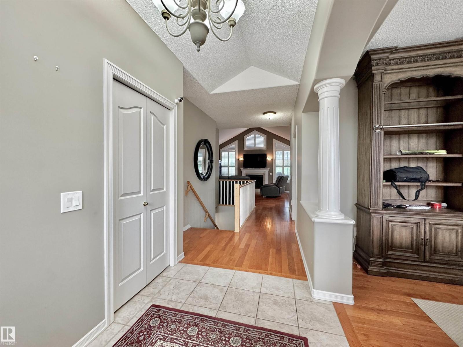 642 Meadowview Cr, Sherwood Park, Alberta  T8H 1Y8 - Photo 2 - E4492862