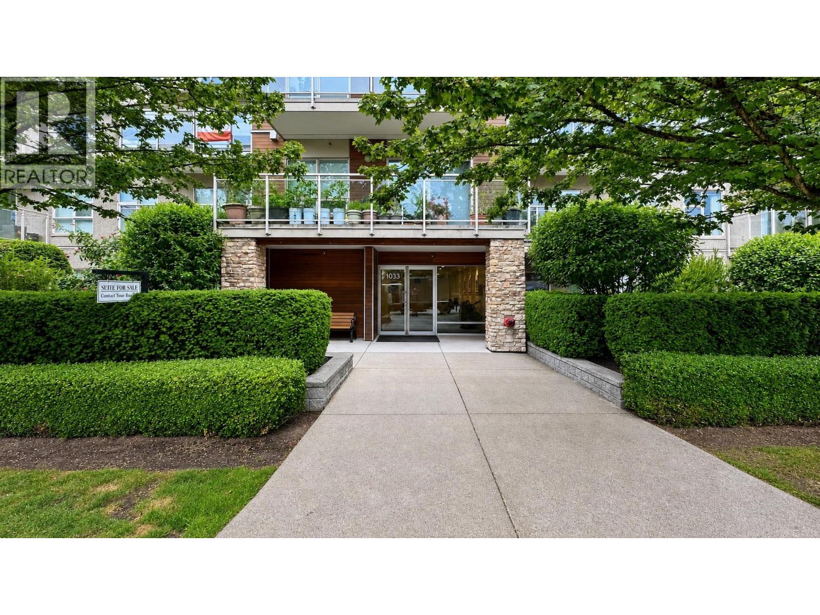 PH2 1033 ST. GEORGES AVENUE, North Vancouver, British Columbia