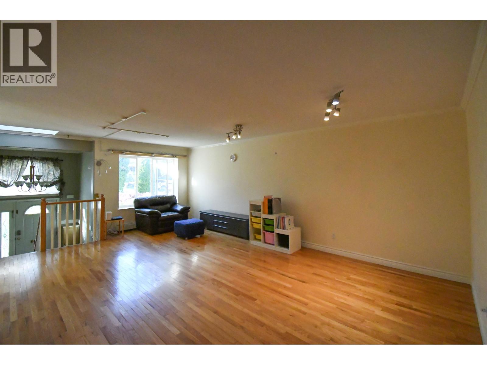 7546 12th Avenue, Burnaby, British Columbia  V3N 2K1 - Photo 5 - R3103900