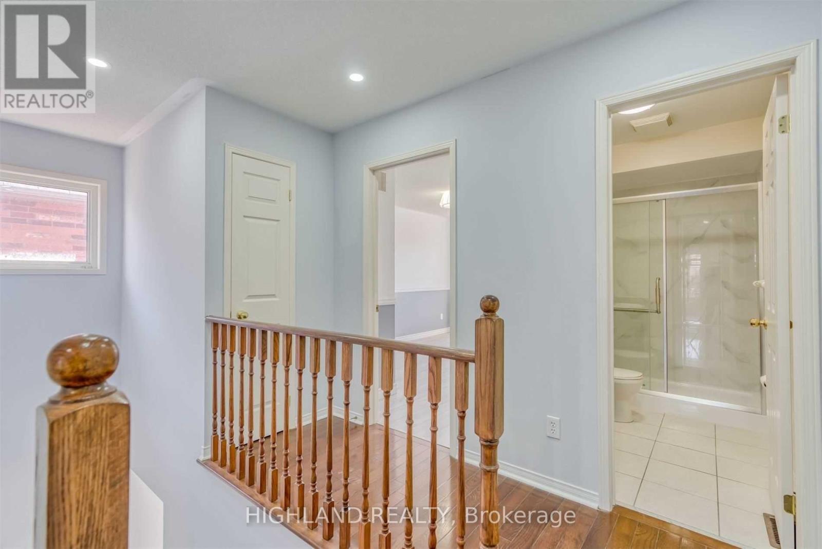763 Millworks Crescent, Mississauga, Ontario  L5V 0B9 - Photo 5 - W13428628