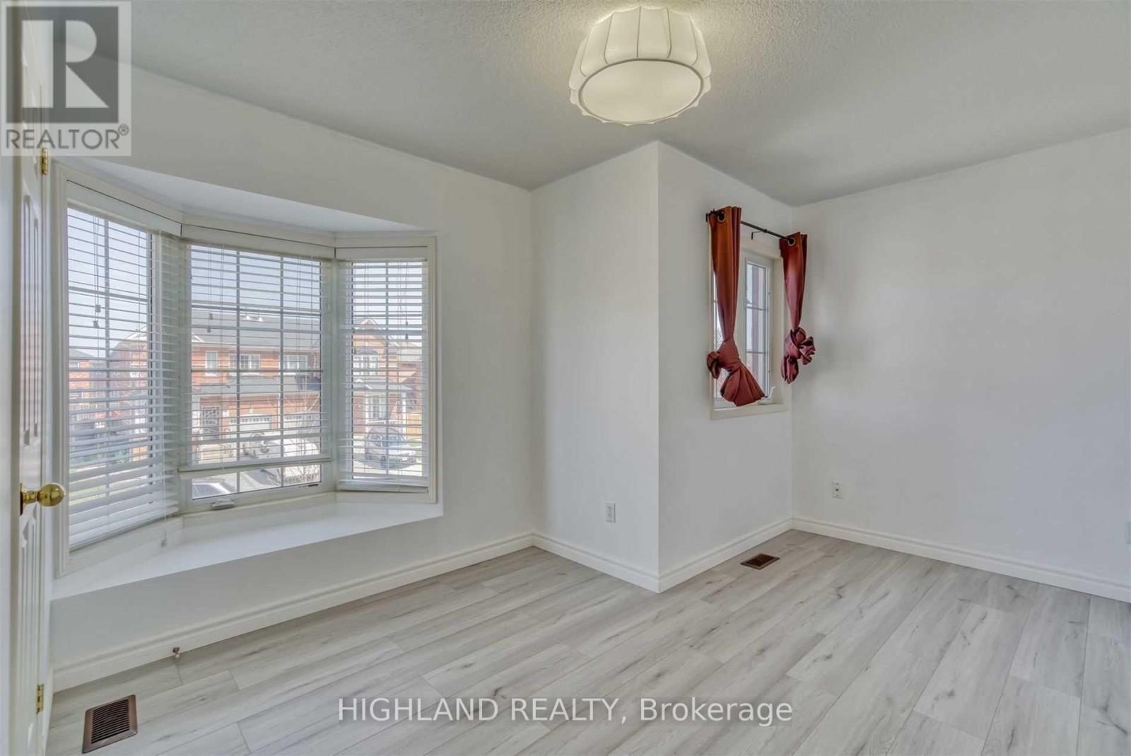 763 Millworks Crescent, Mississauga, Ontario  L5V 0B9 - Photo 7 - W13428628