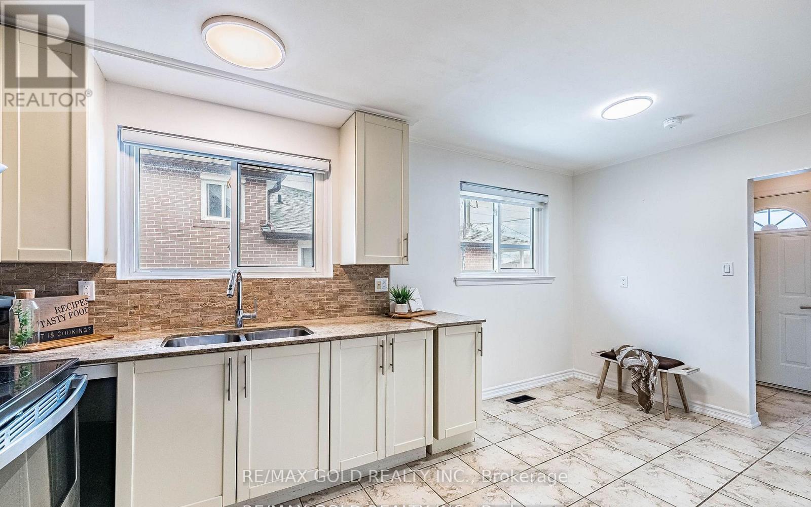 52 Garfield Crescent, Brampton, Ontario  L6V 1V8 - Photo 10 - W13428694