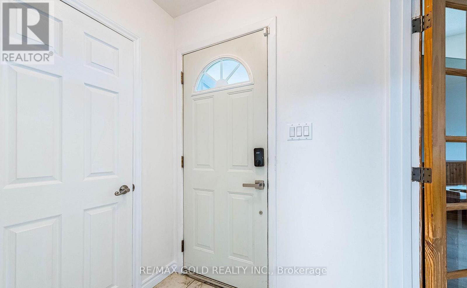 52 Garfield Crescent, Brampton, Ontario  L6V 1V8 - Photo 4 - W13428694