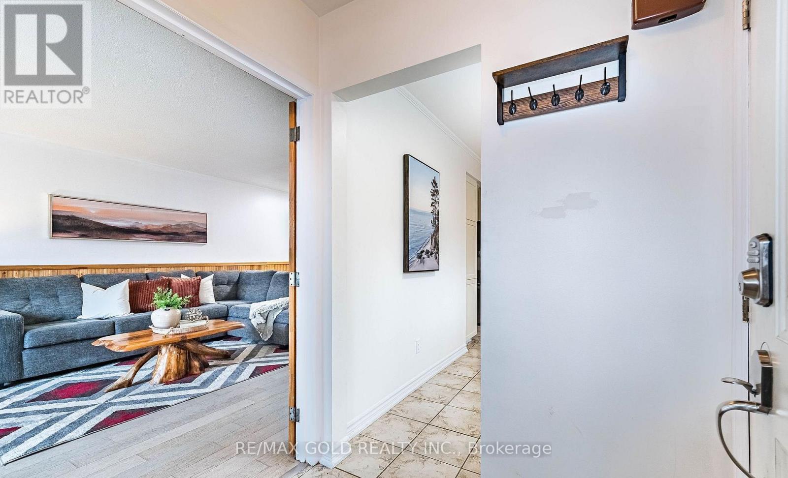 52 Garfield Crescent, Brampton, Ontario  L6V 1V8 - Photo 5 - W13428694