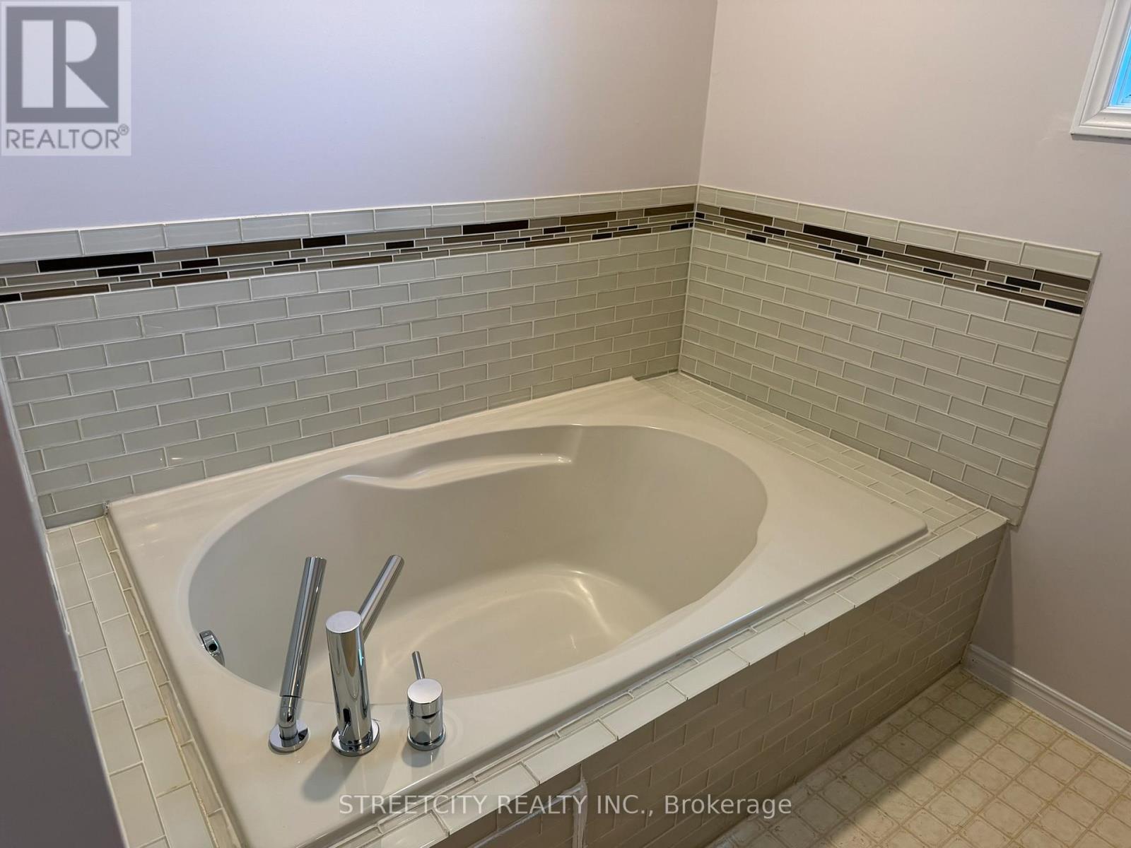 1004 Aldersbrook Road, London North, Ontario  N6G 4N5 - Photo 23 - X13428854