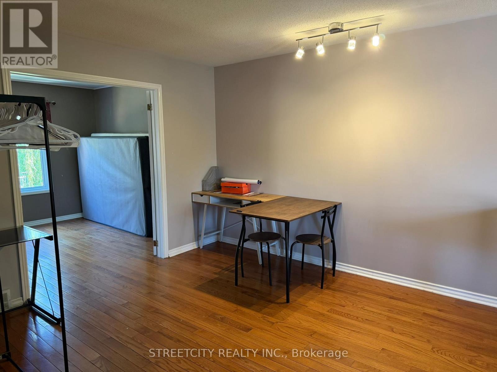 1004 Aldersbrook Road, London North, Ontario  N6G 4N5 - Photo 3 - X13428854