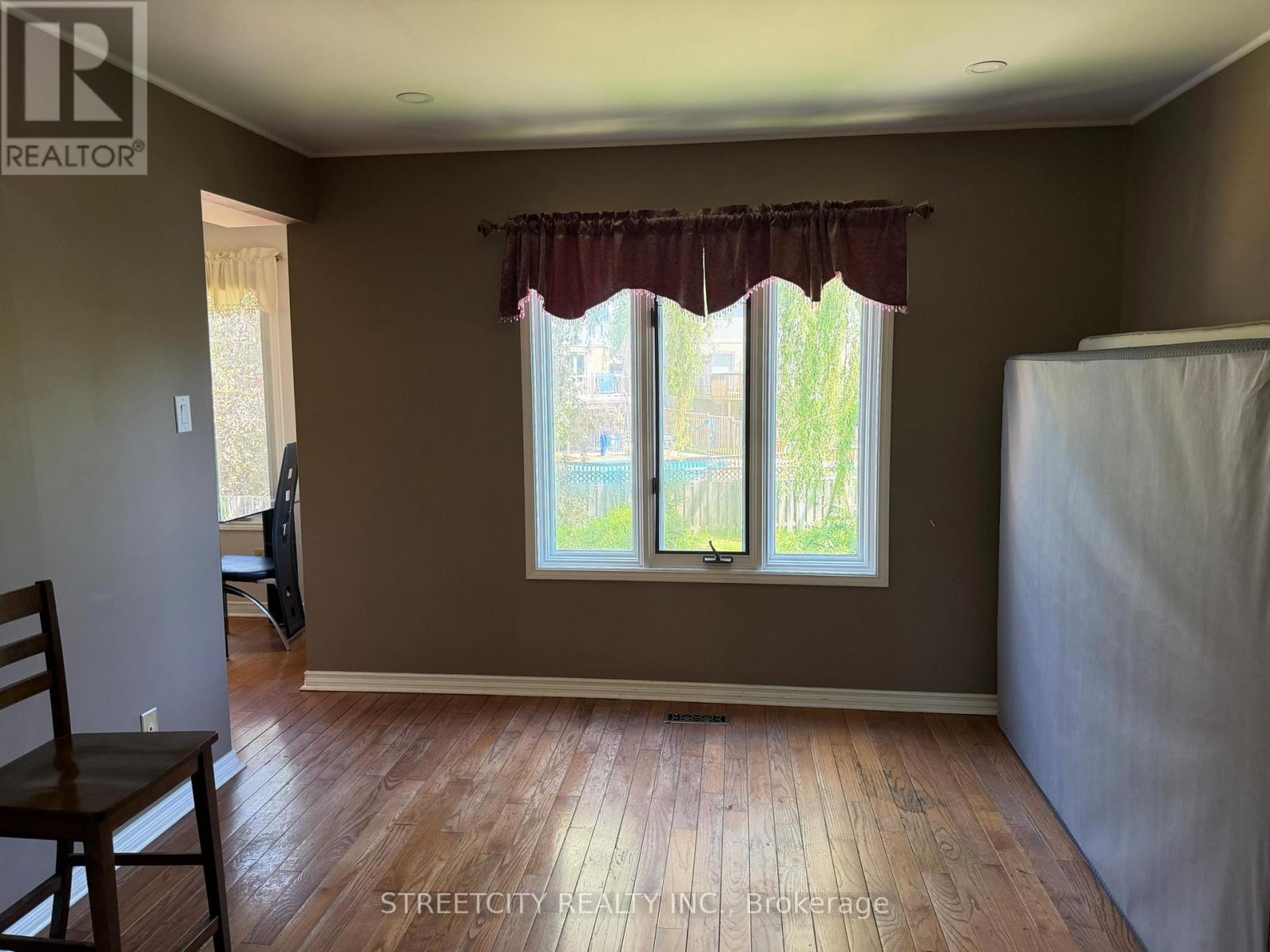 1004 Aldersbrook Road, London North, Ontario  N6G 4N5 - Photo 5 - X13428854