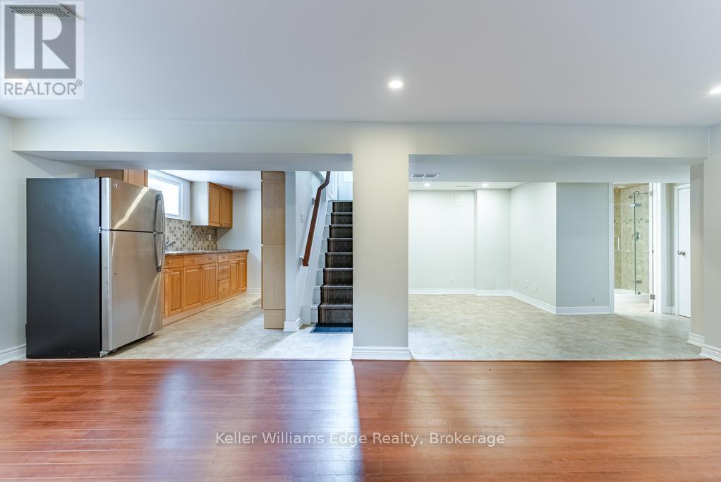 1025 Pinegrove Road, Oakville, Ontario  L6L 2W3 - Photo 6 - W13428712
