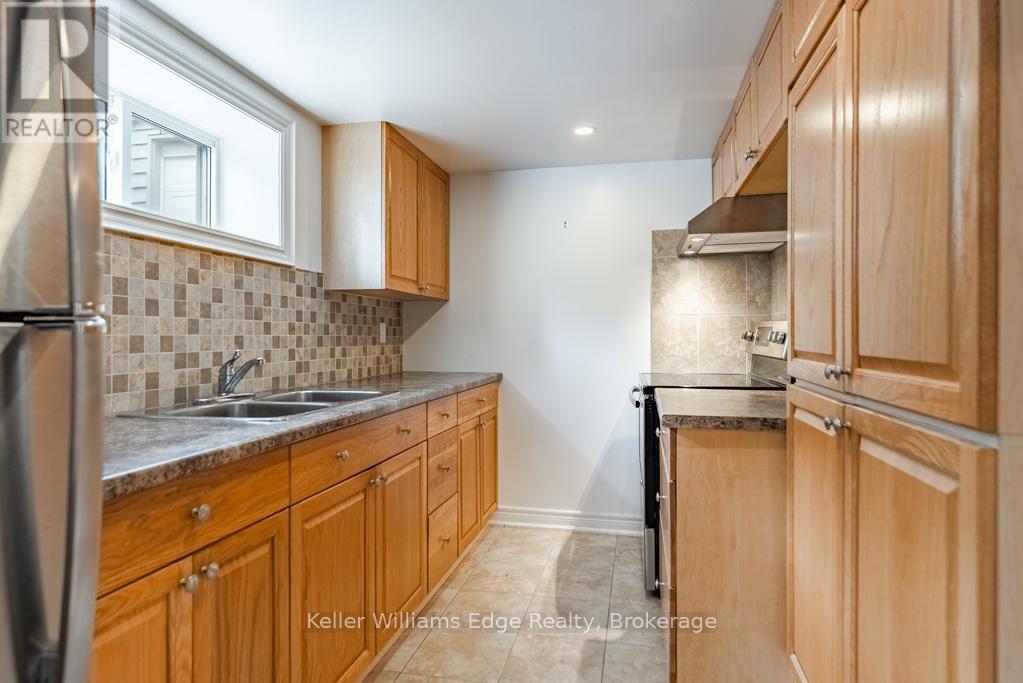 1025 Pinegrove Road, Oakville, Ontario  L6L 2W3 - Photo 7 - W13428712