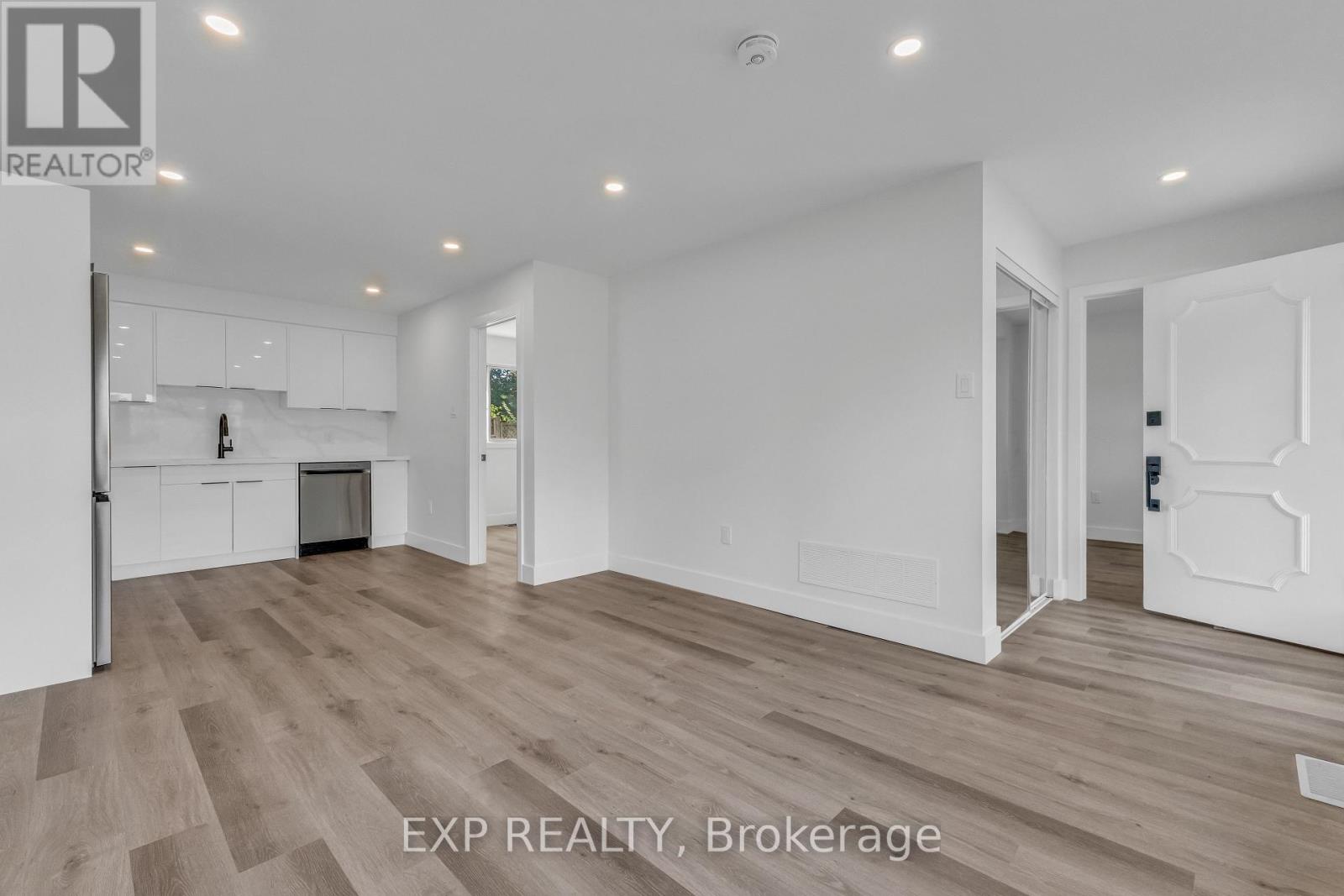 113 Green Road, Hamilton, Ontario  L8G 3W9 - Photo 2 - X13428666