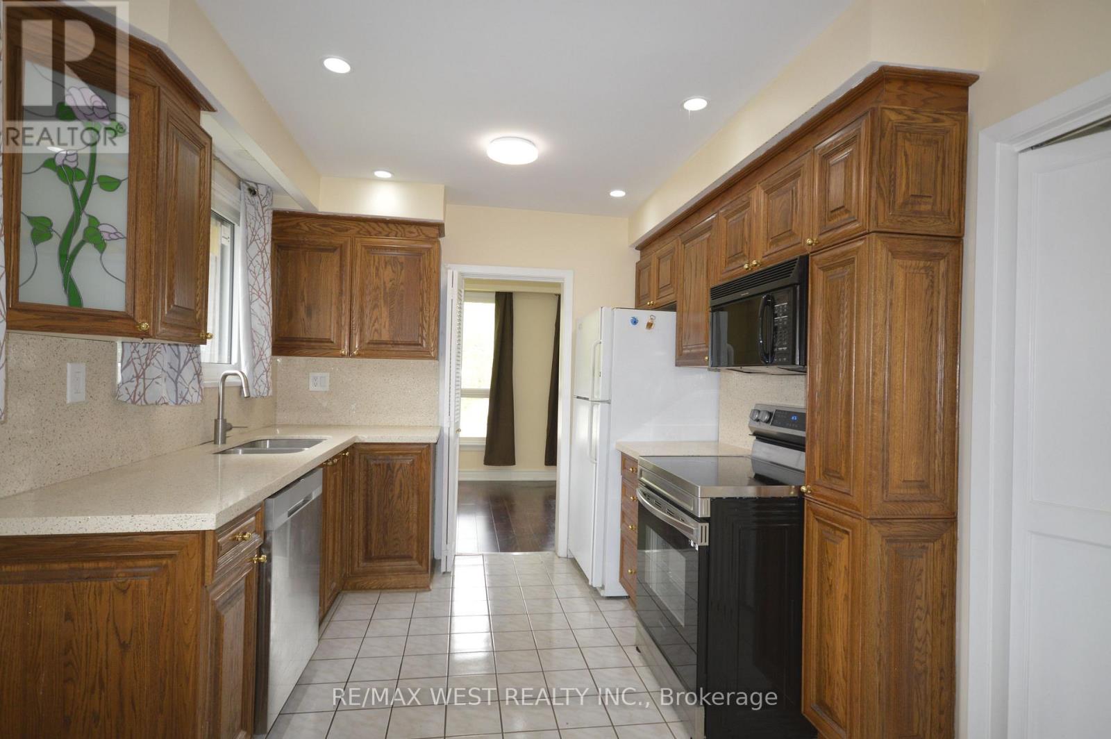 84 Kearney Drive, Toronto, Ontario  M9W 5J8 - Photo 6 - W13428710