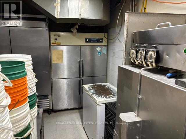 606 Bloor Street W, Toronto, Ontario  M6G 1K4 - Photo 14 - C13428820