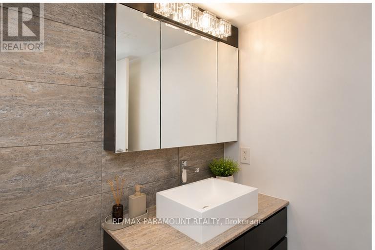 555 - 10 Capreol Court, Toronto, Ontario  M5V 4B3 - Photo 21 - C13428876
