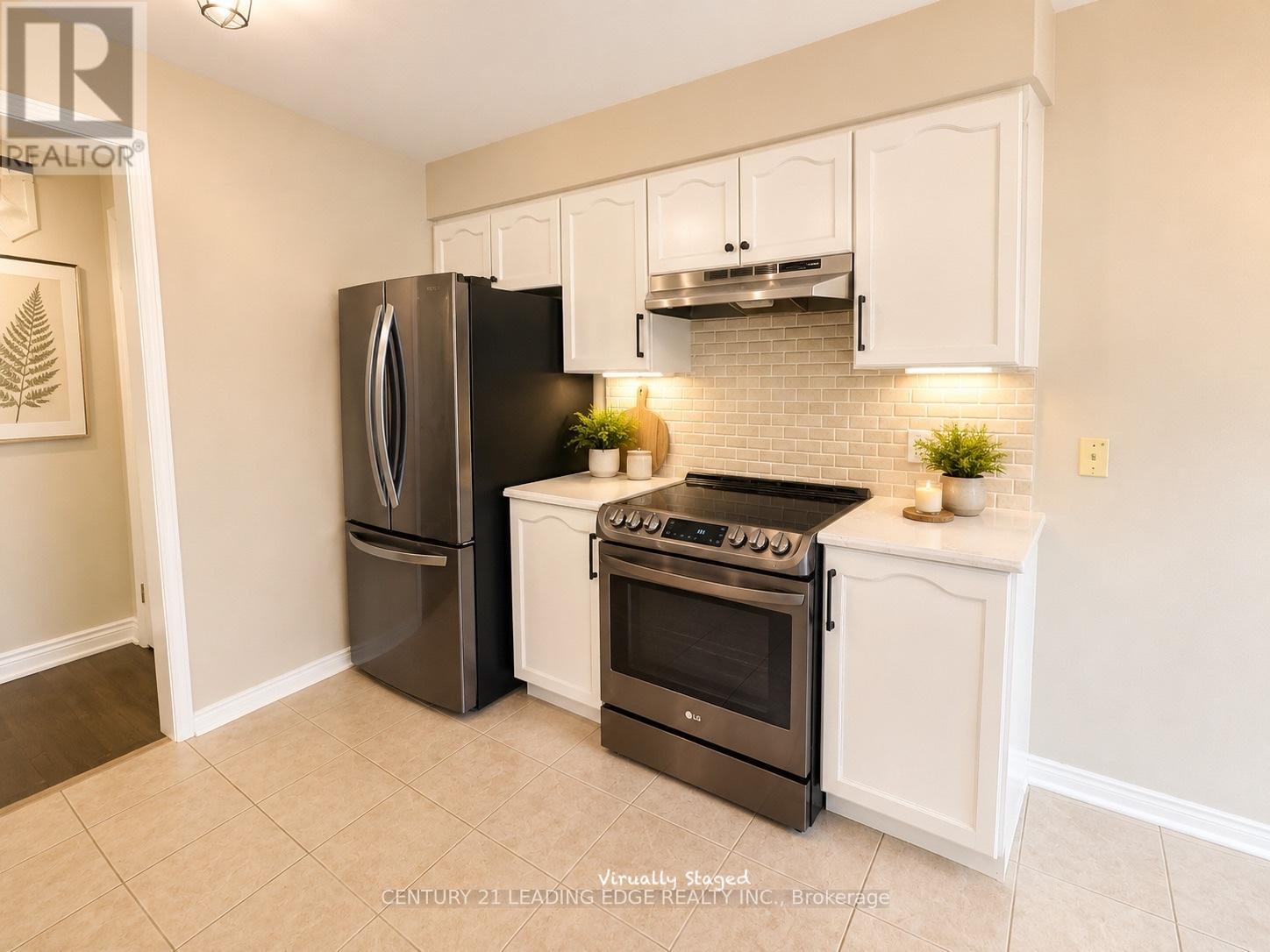 10 Crough Street, Clarington, Ontario  L1C 5M5 - Photo 6 - E13428788