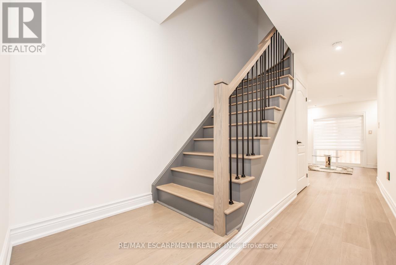 64 City Park Circle, Vaughan, Ontario  L4L 0H1 - Photo 6 - N13428756