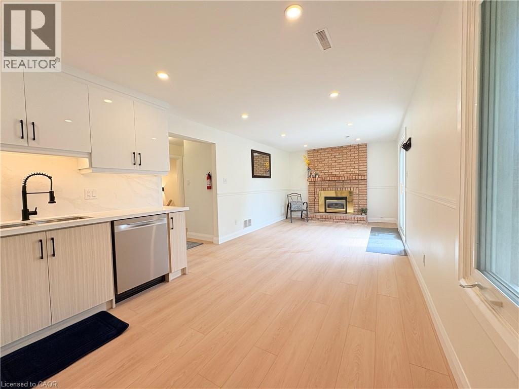 47 HIGHLAND PARK Drive Unit# 2, Dundas, Ontario