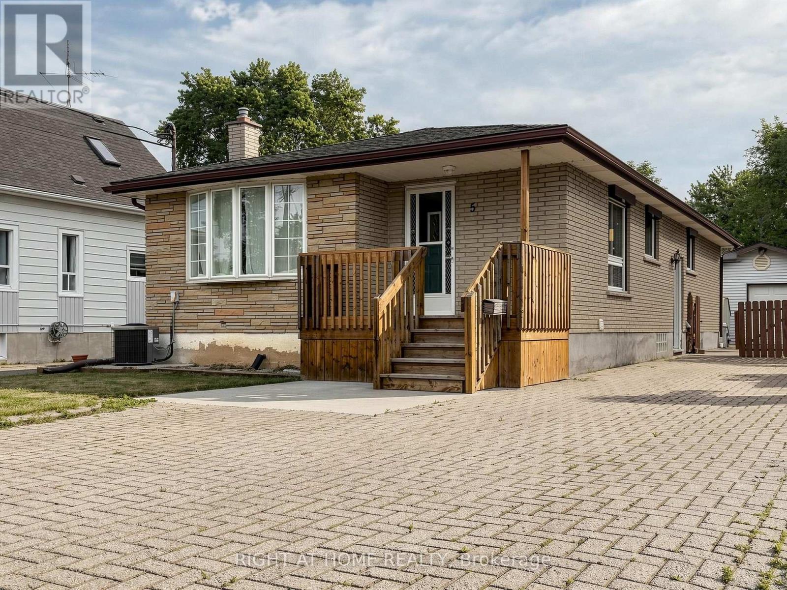 5 DUNDONALD STREET, St. Catharines, Ontario