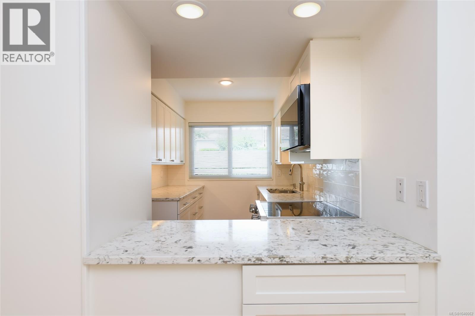 305 1537 Noel Ave, Comox, British Columbia V9M 3H8 - Photo 11 - 1040062