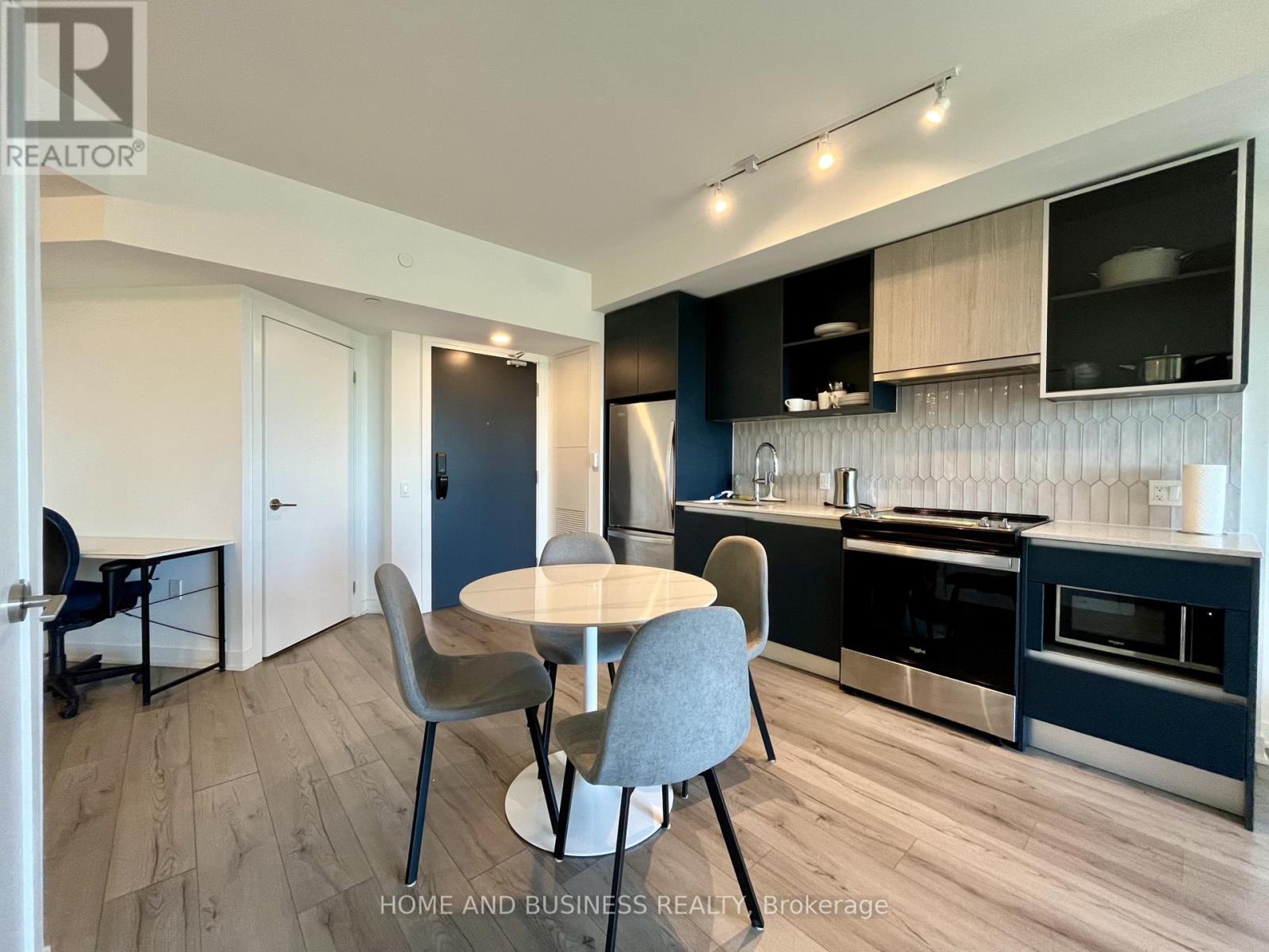 816 - 395 Dundas Street W, Oakville, Ontario  L6M 5R8 - Photo 5 - W13222956