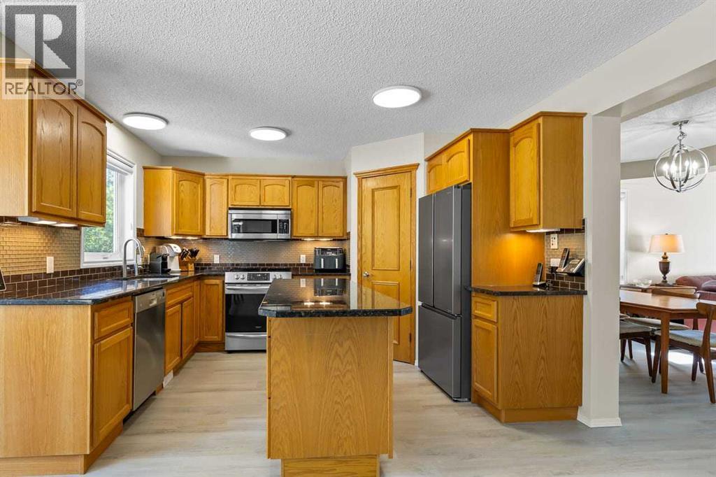 368 Sienna Park Drive Sw, Calgary, Alberta  T3H 3K3 - Photo 12 - A2317144