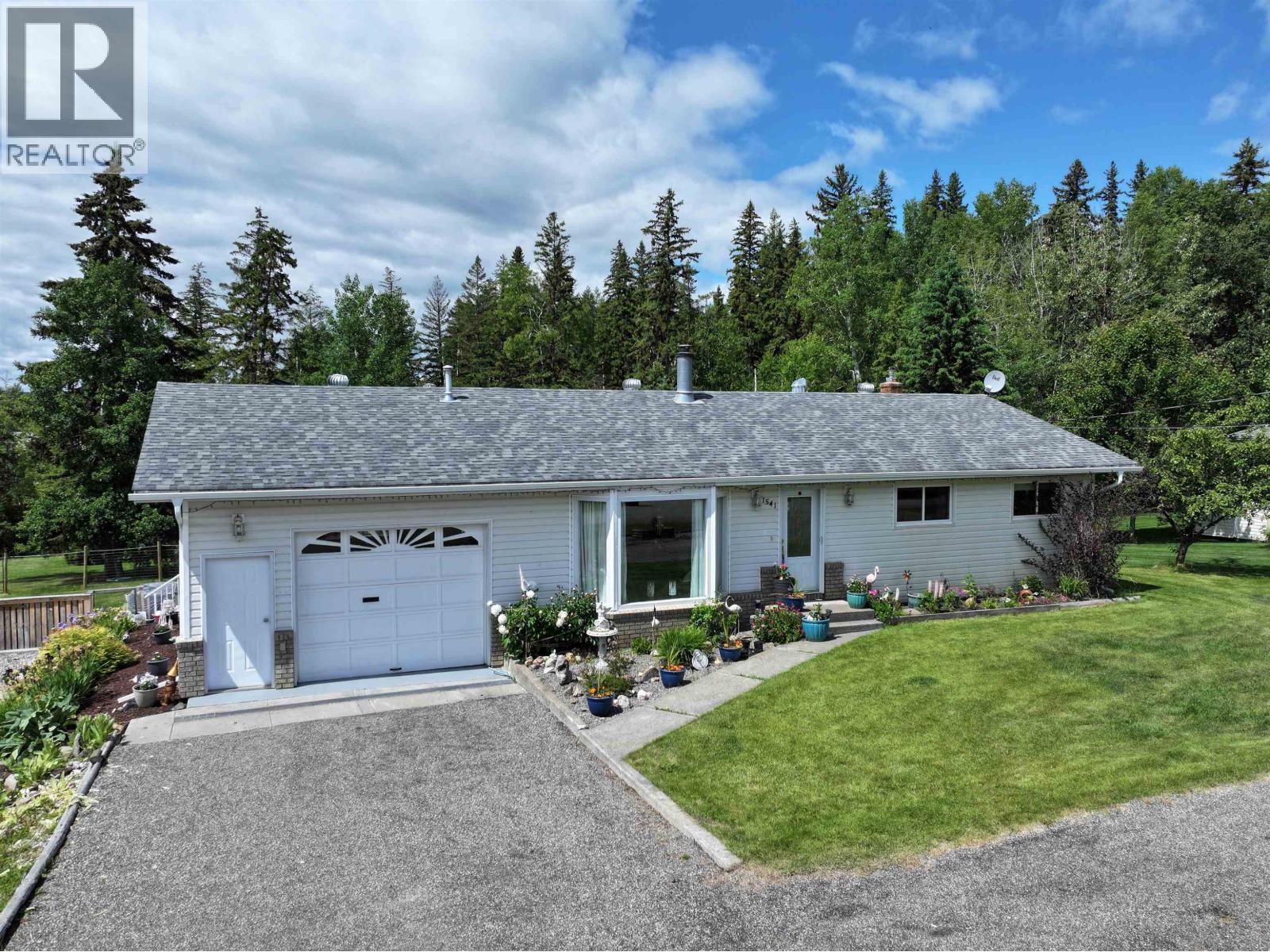 1541 BEACH CRESCENT