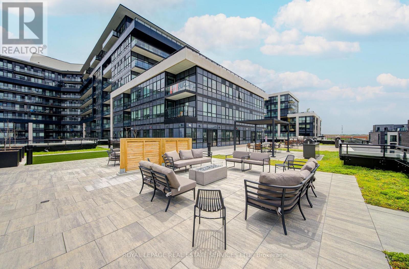 822 - 395 DUNDAS STREET W, Oakville, Ontario