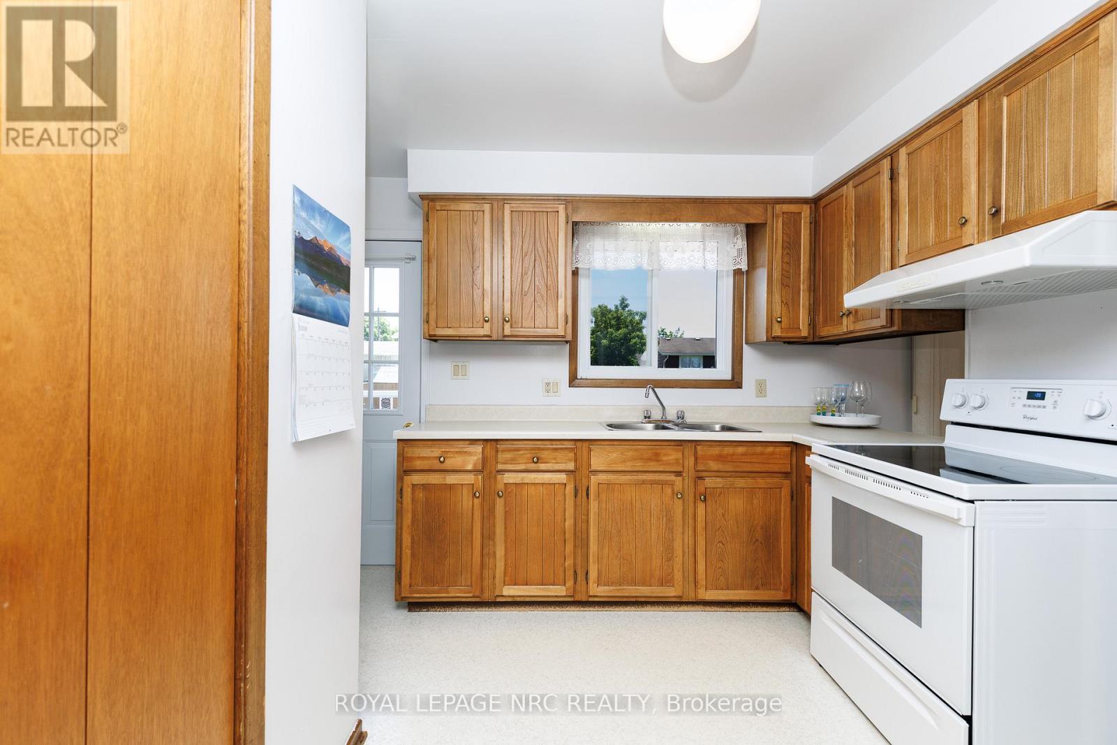 36 Appleford Road, St. Catharines, Ontario  L2P 3M3 - Photo 11 - X13429068